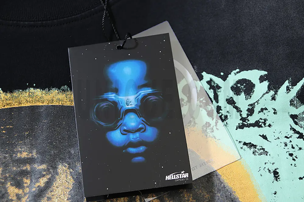 Distinctive hang tag, vivid and playful.
