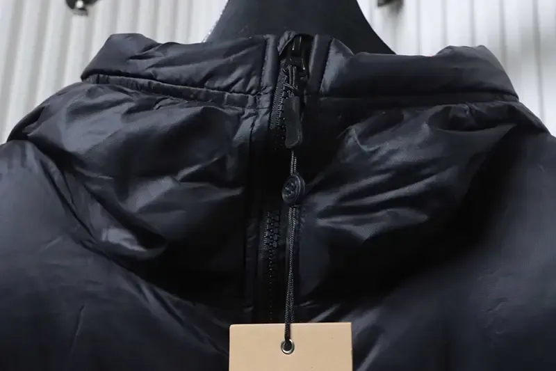 Neckline