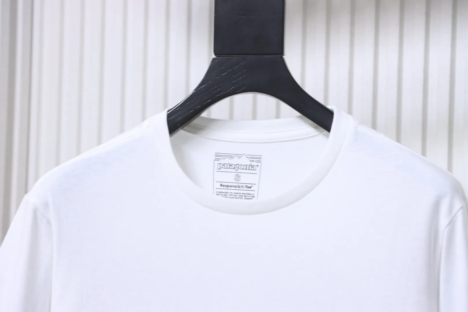 Neckline