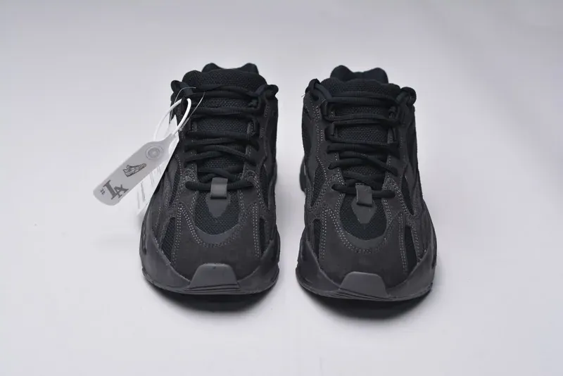 Yeezy Boost 700 V2 Vanta Reps