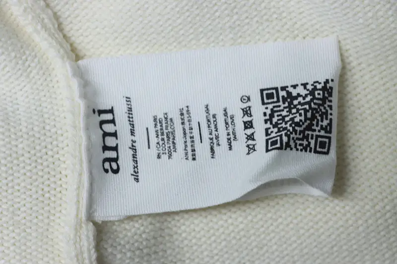 AMI Embroidered Micro-Label Heart Cardigan Sweater Label