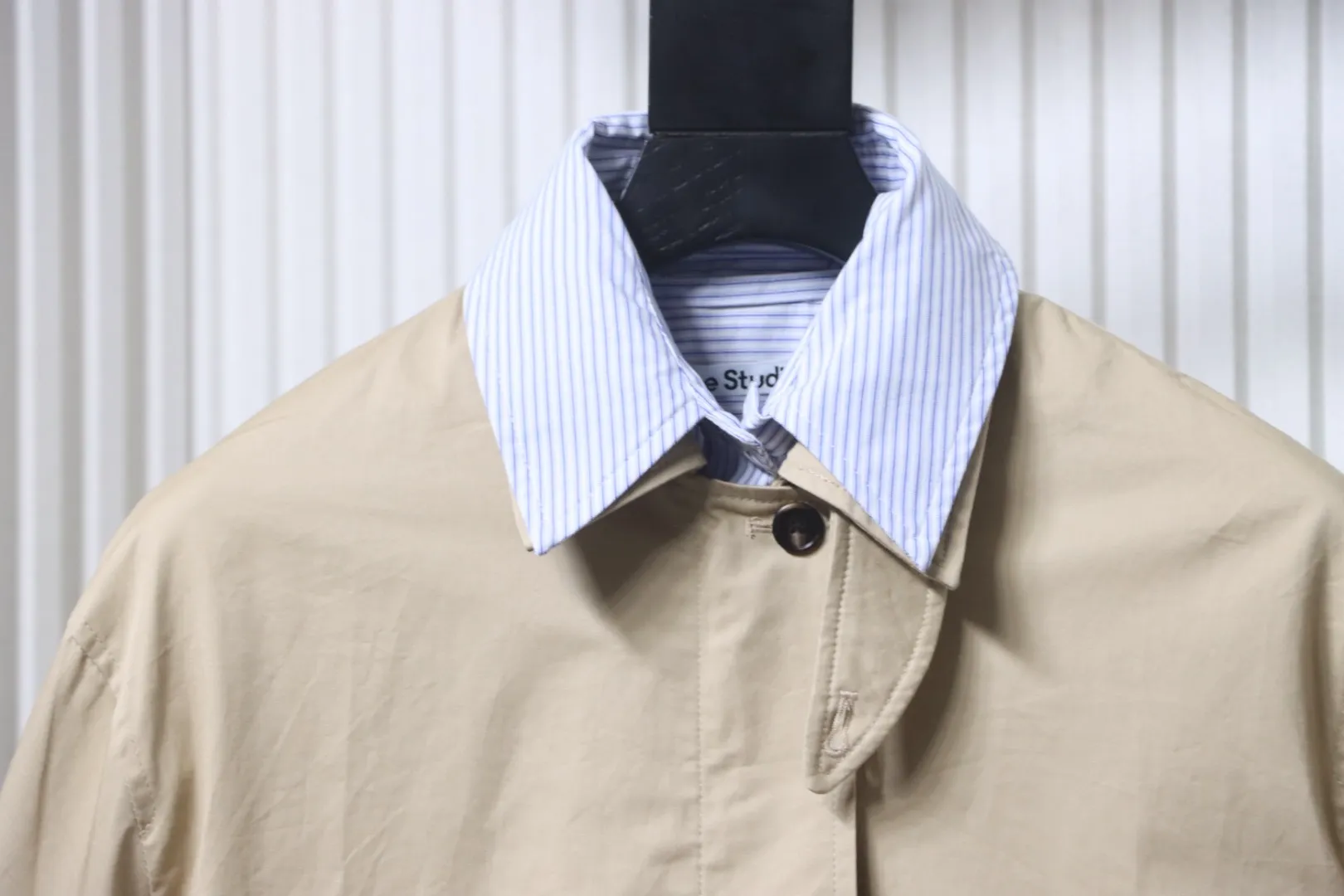 Neckline