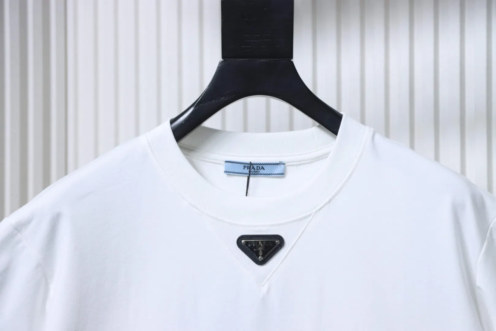 Neckline