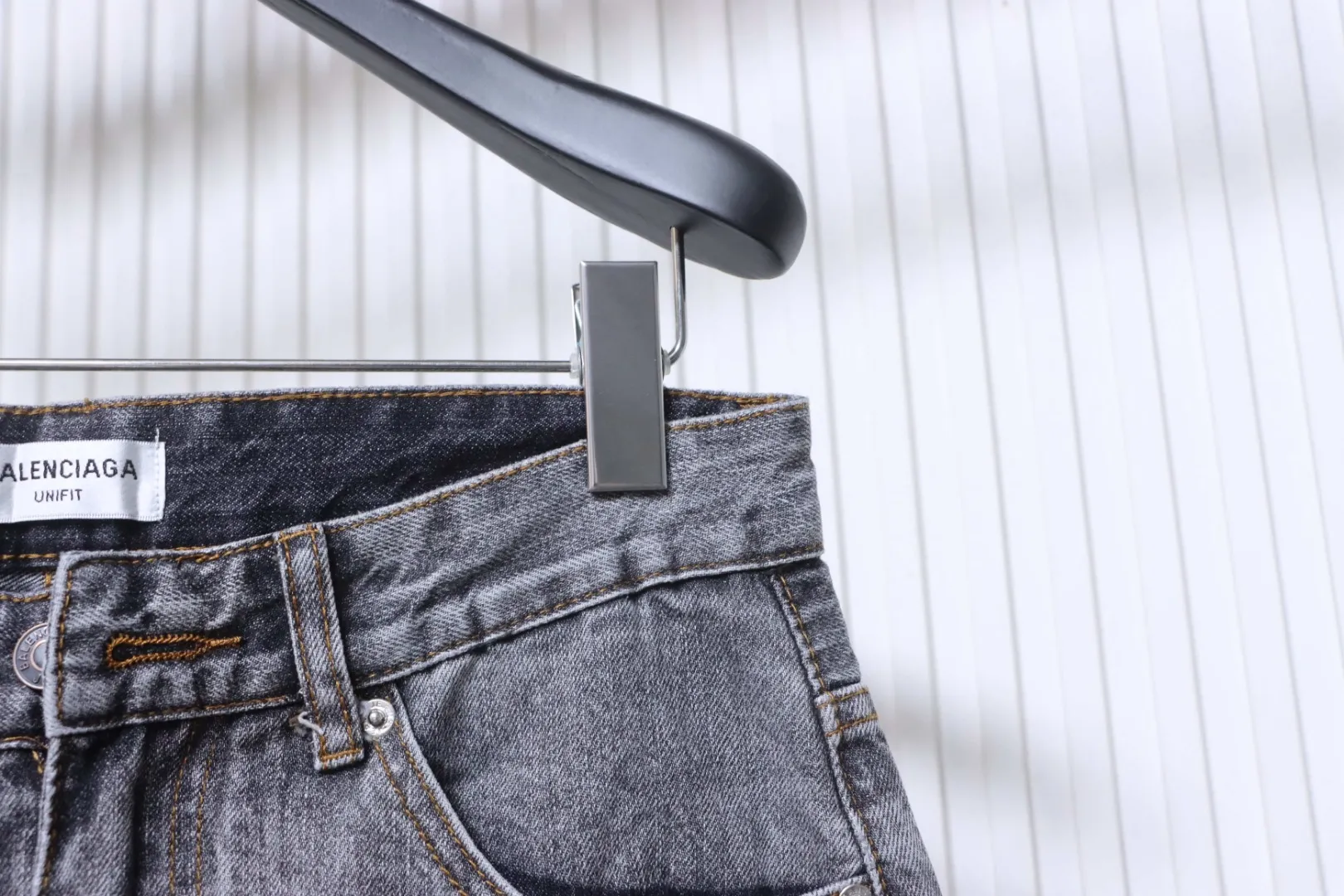 Half View Waistline