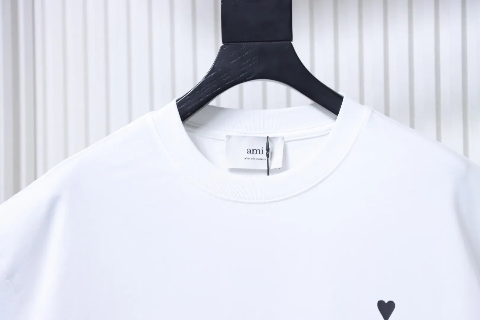 Neckline