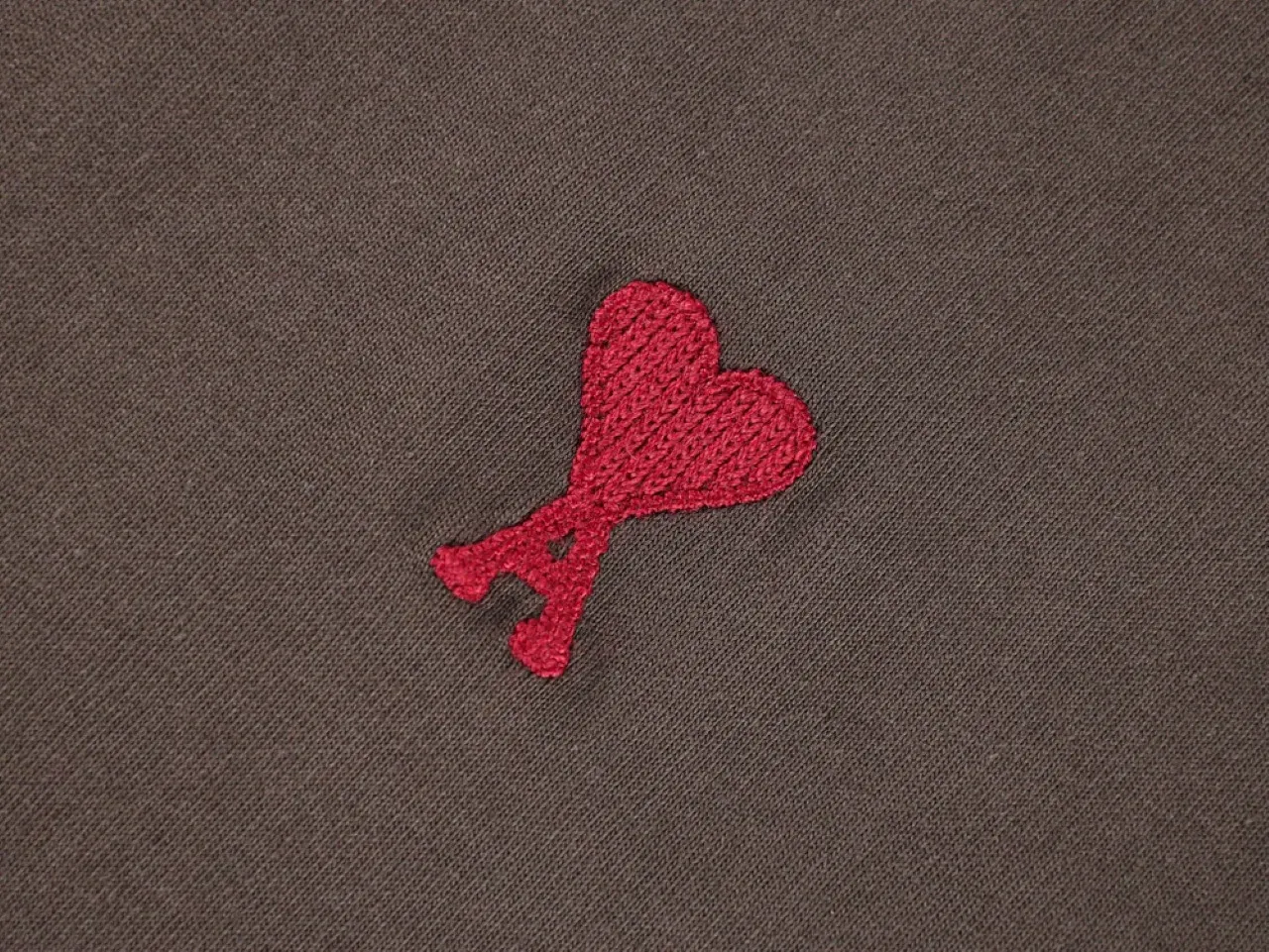AMI Heart Logo Embroidery T-shirt