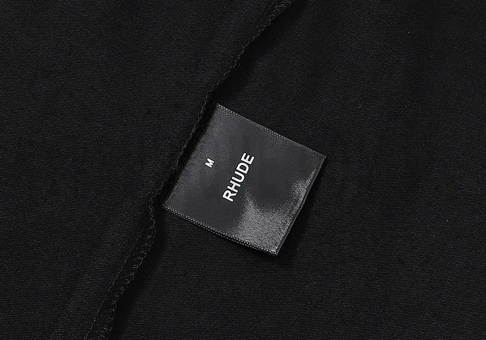 Distinctive hang tag, vivid and playful.