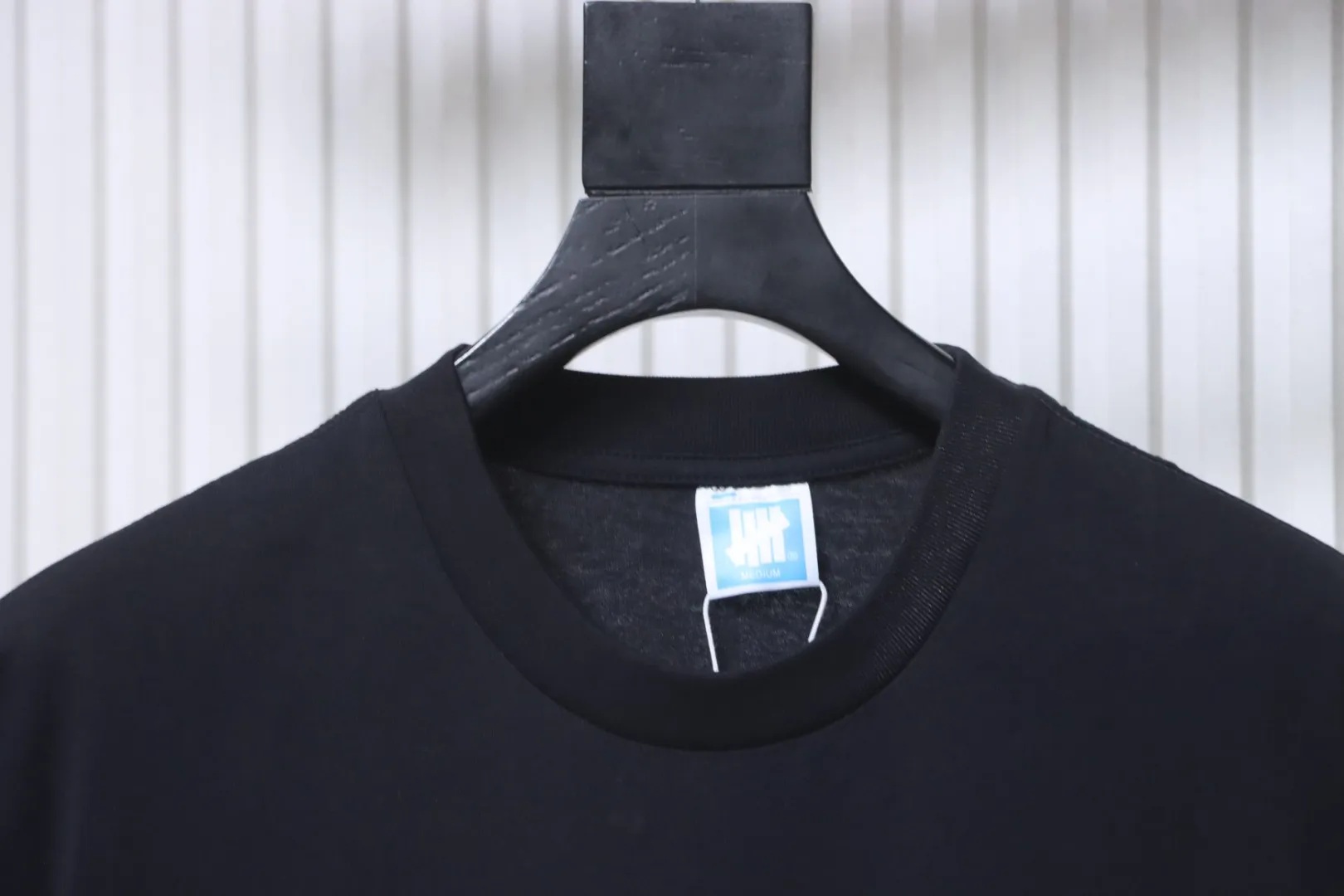 Neckline