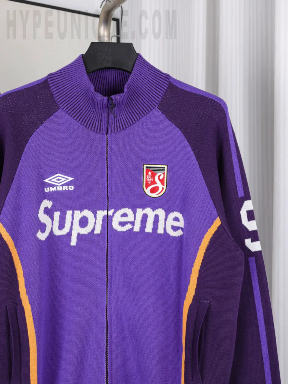Purple version of the chest logo detailsES