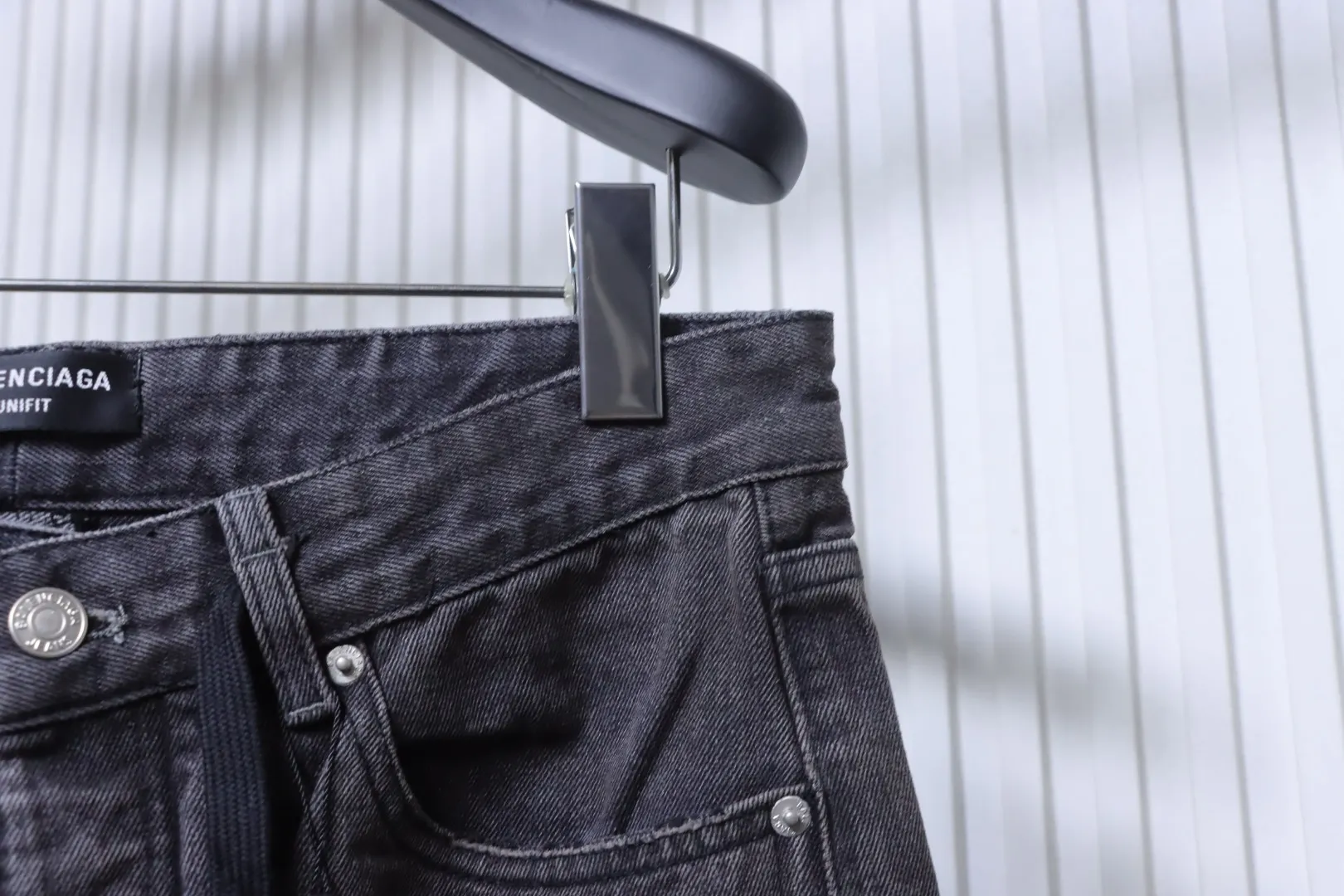 Half View Waistline