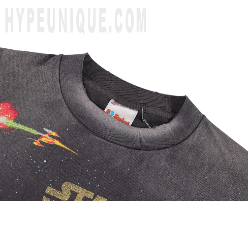 Close-up of the collar detail
