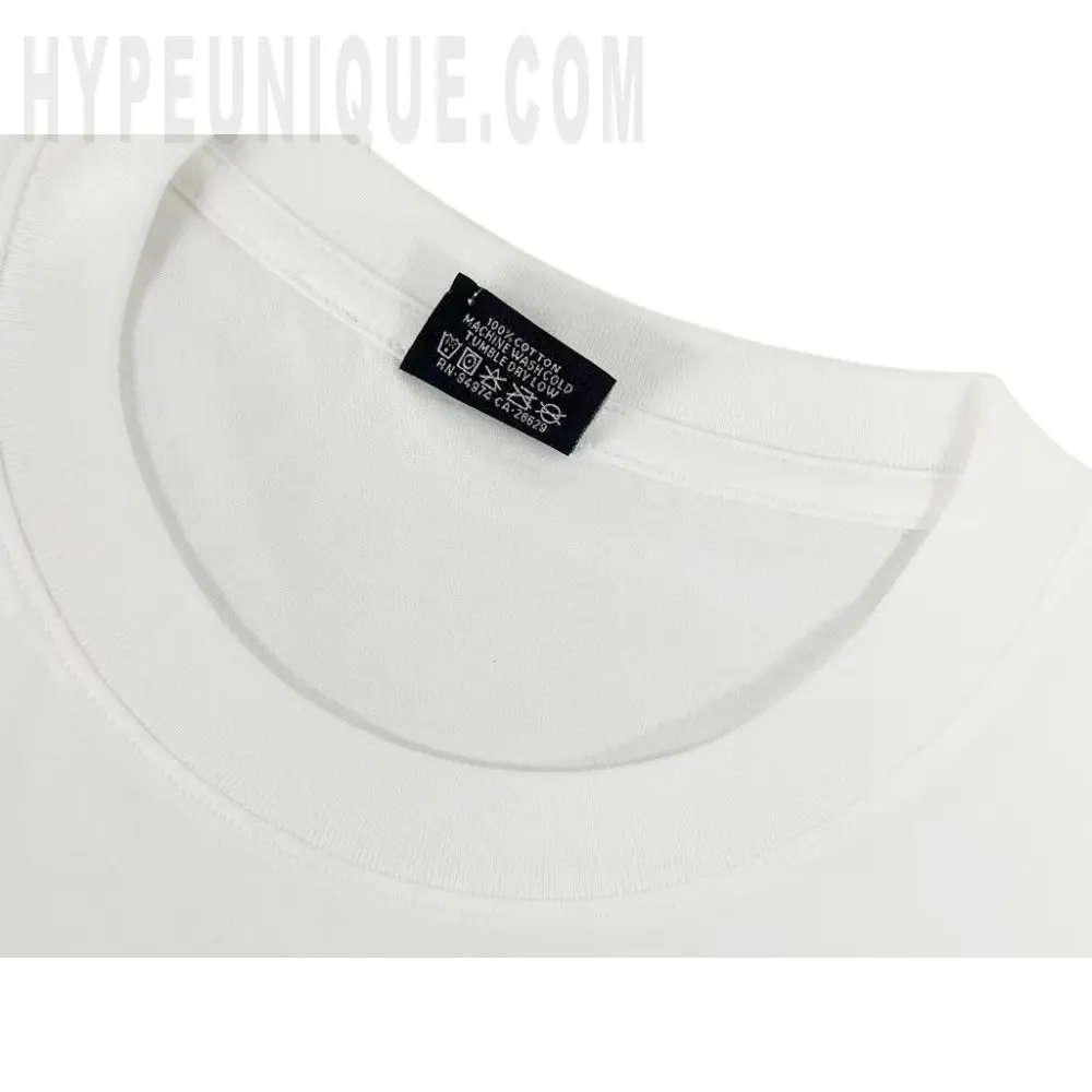 Close-up of the collar detail