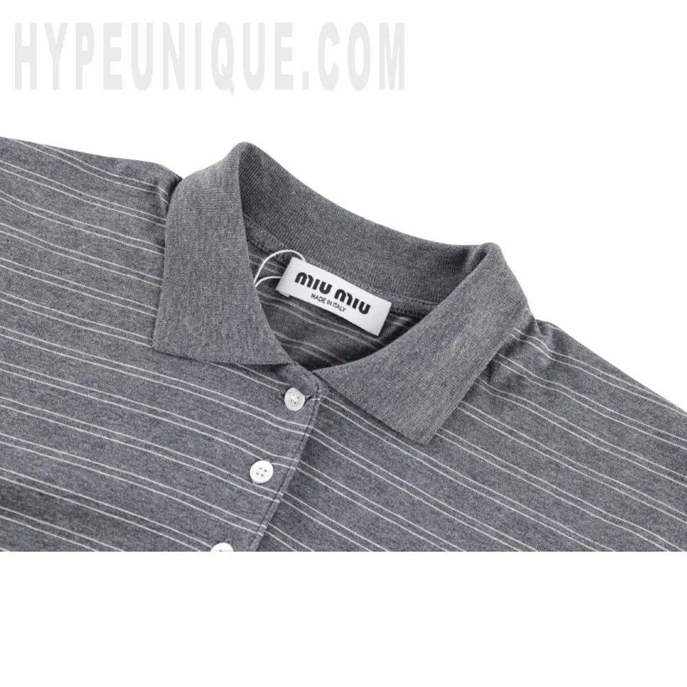 Close-up of the collar detail