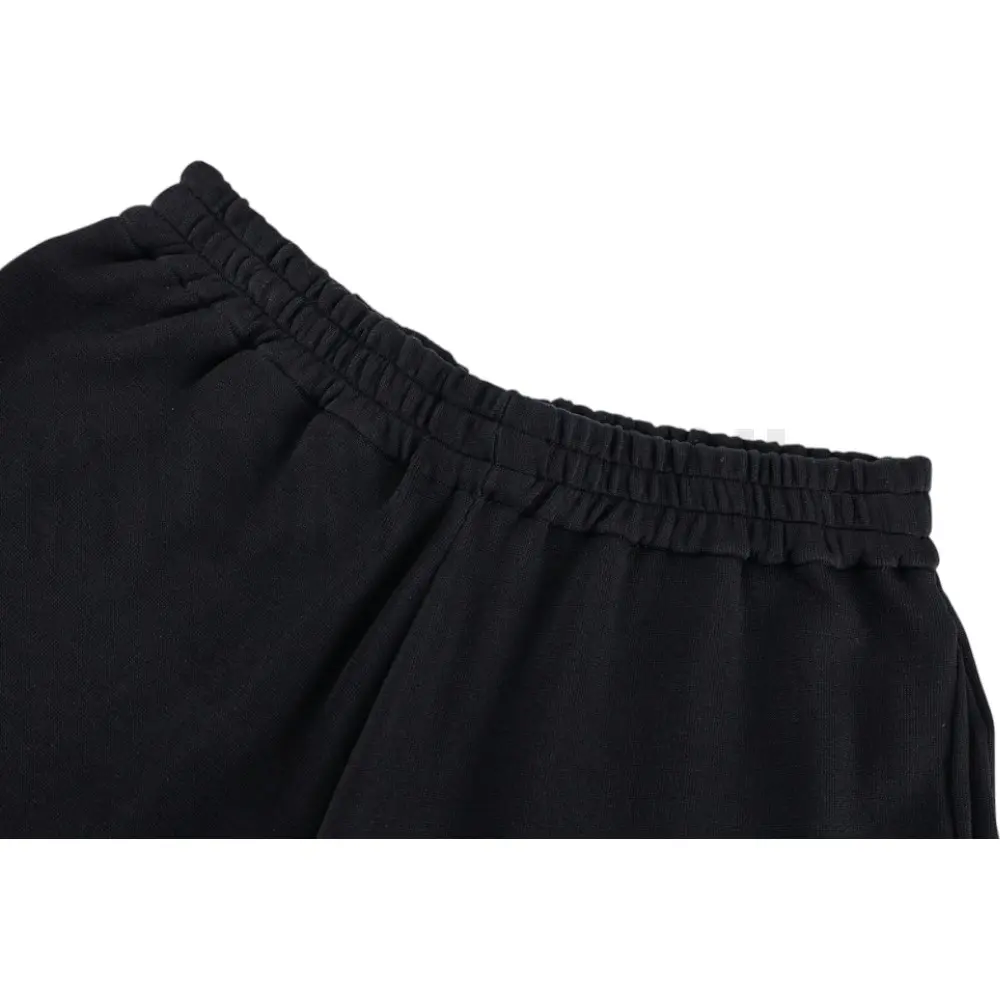 Elastic waistband detail image of the shorts
