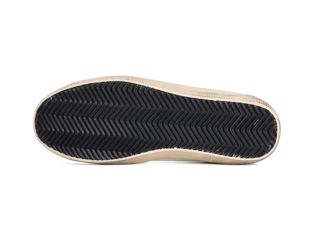 Black herringbone rubber outsole of Golden Goose Super Star sneaker