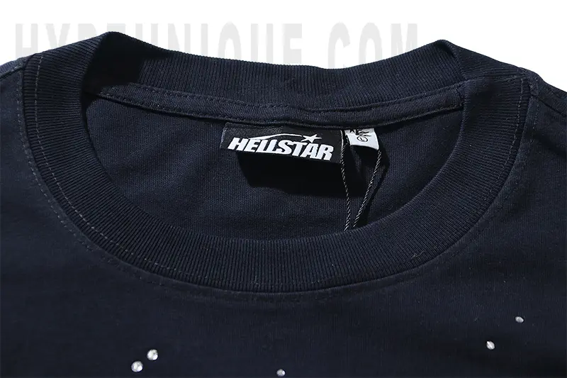 Close-up of the collar detail