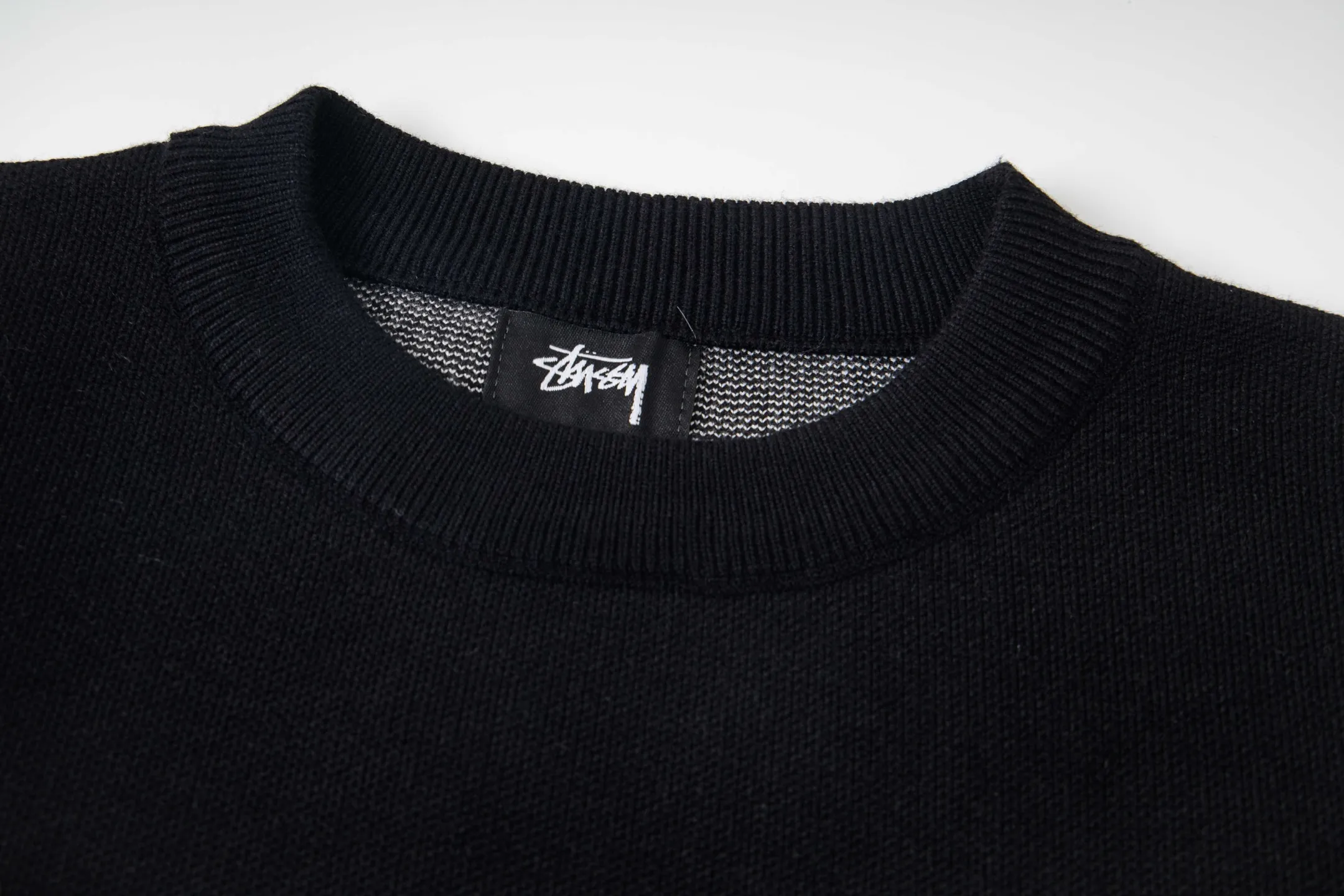 Neckline