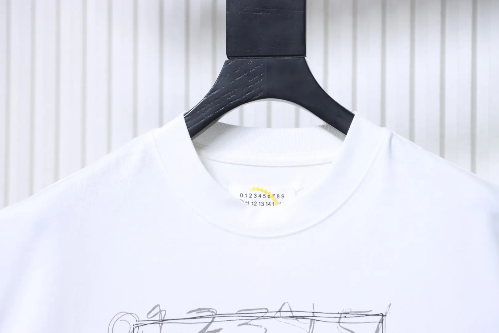 Neckline