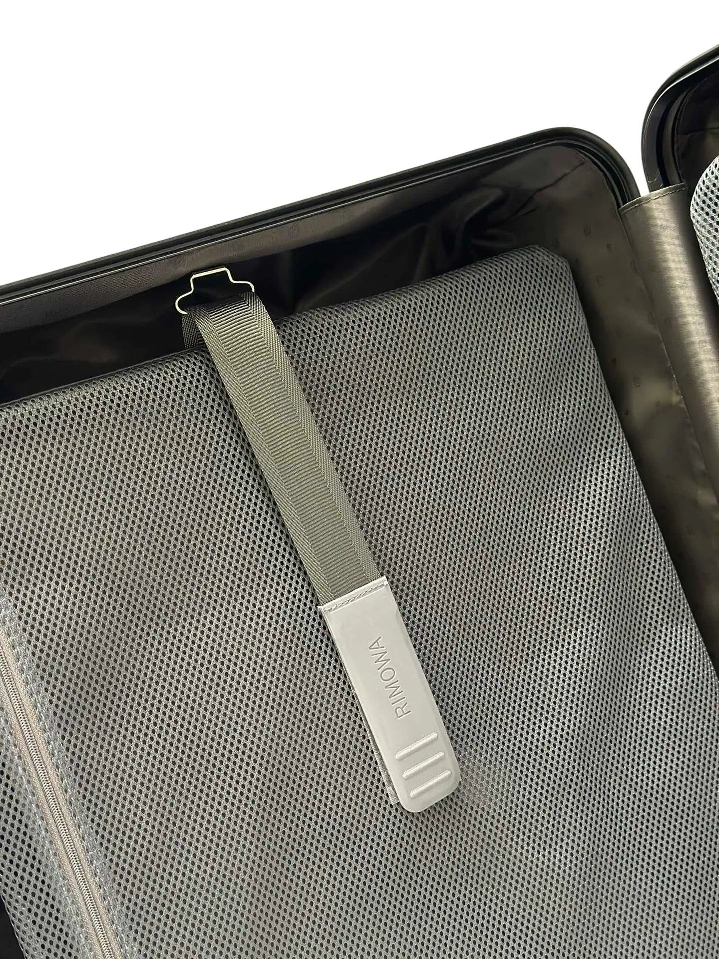 Interior divider strap detail