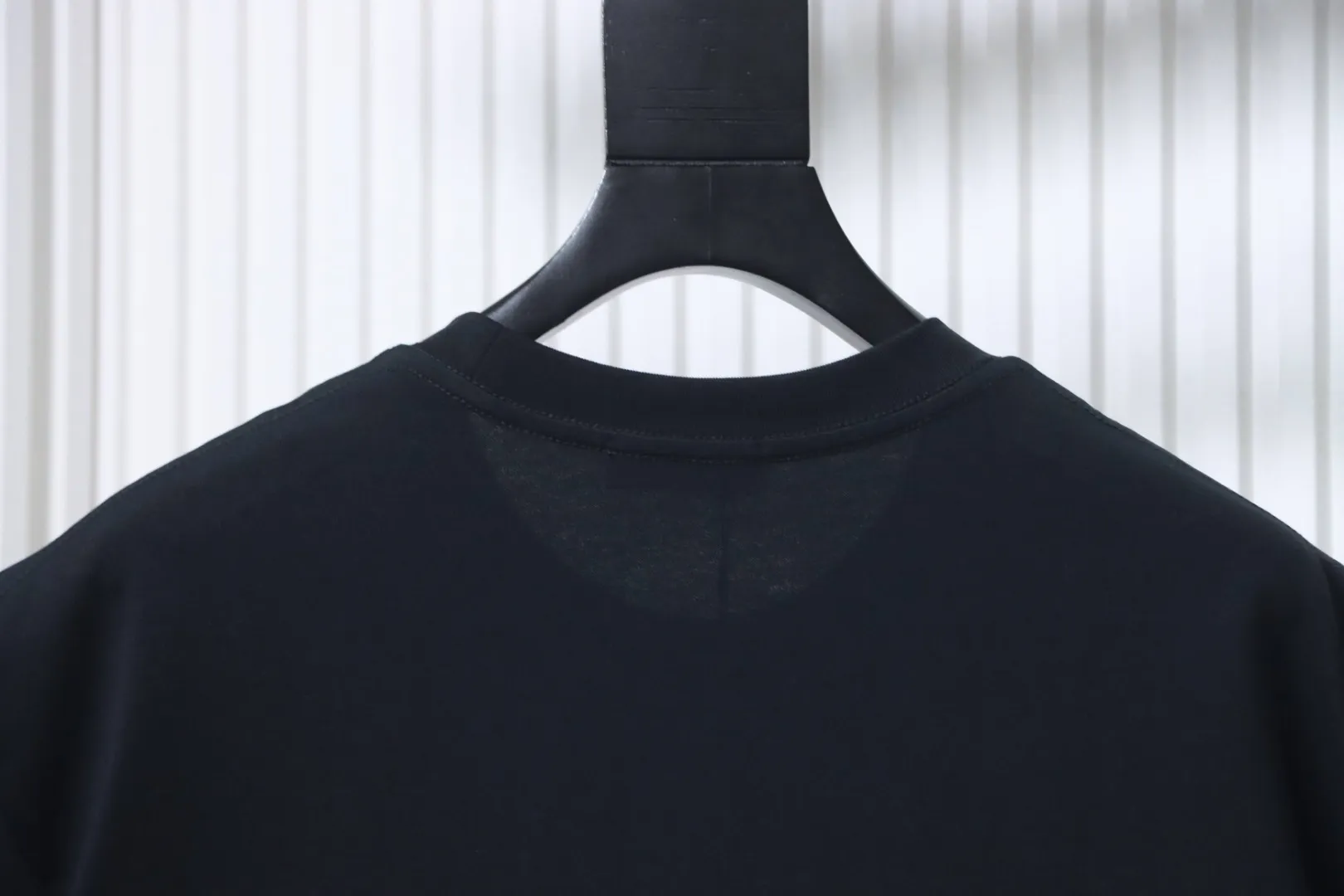 Neckline