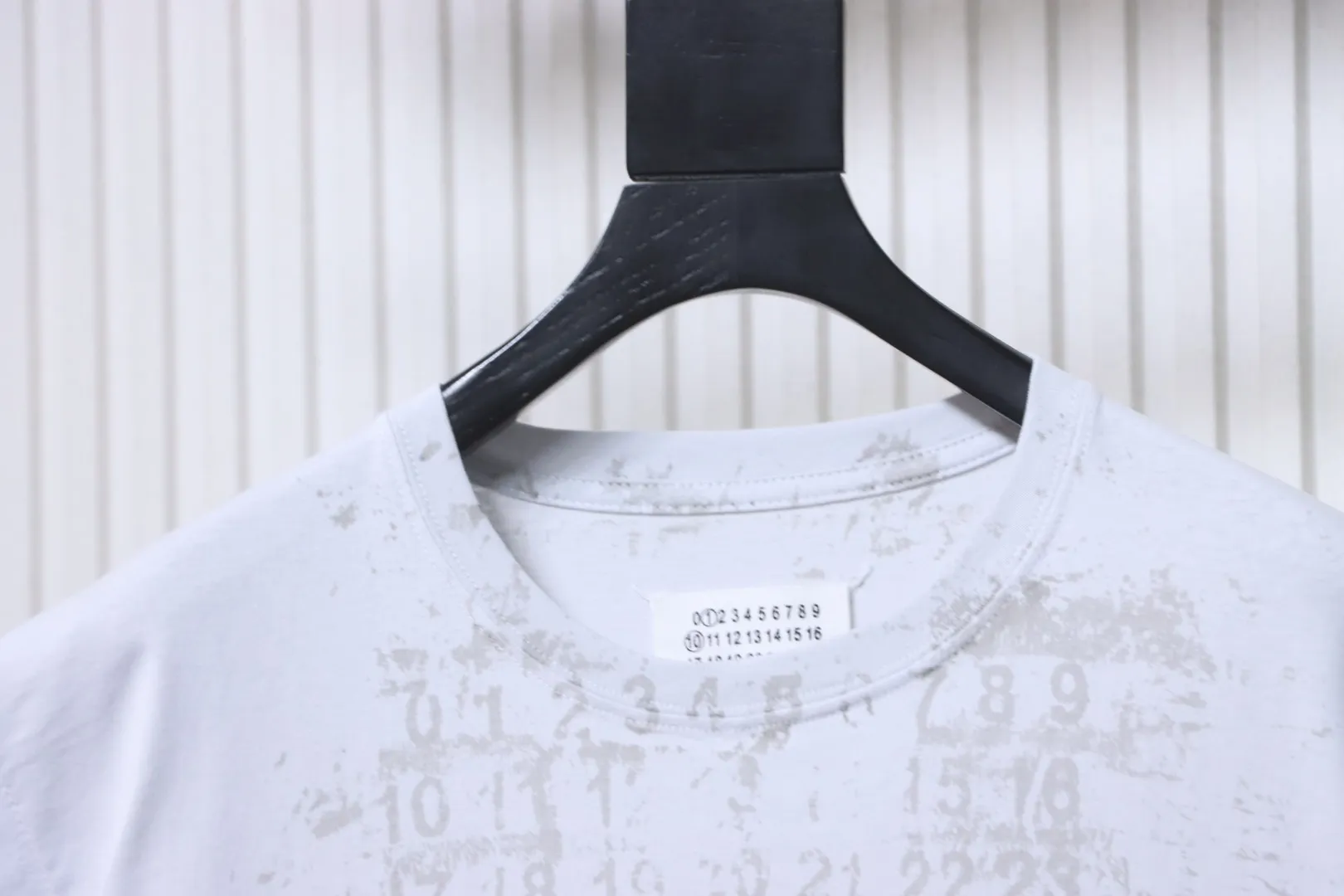 Neckline