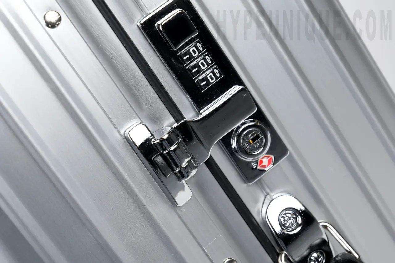 Combination lock details