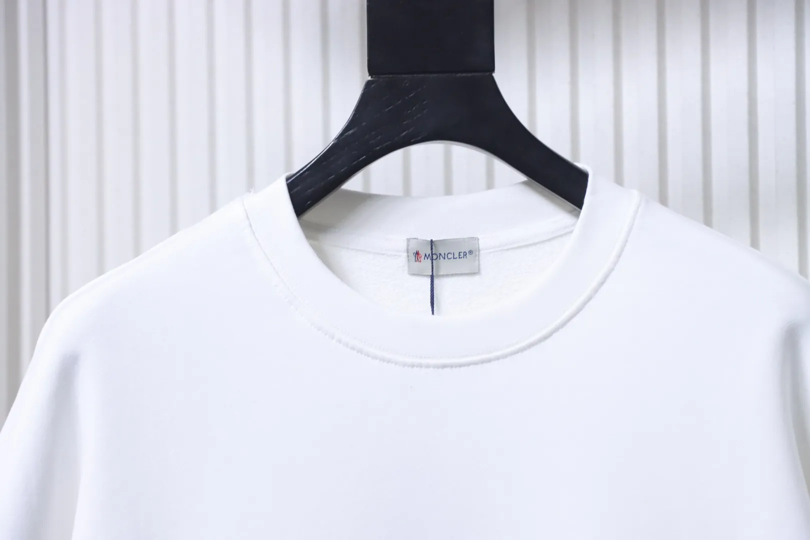 Neckline