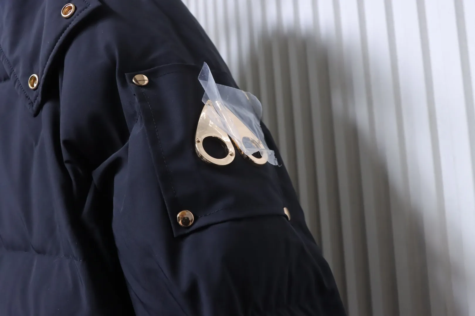 Shoulder Logo Detail