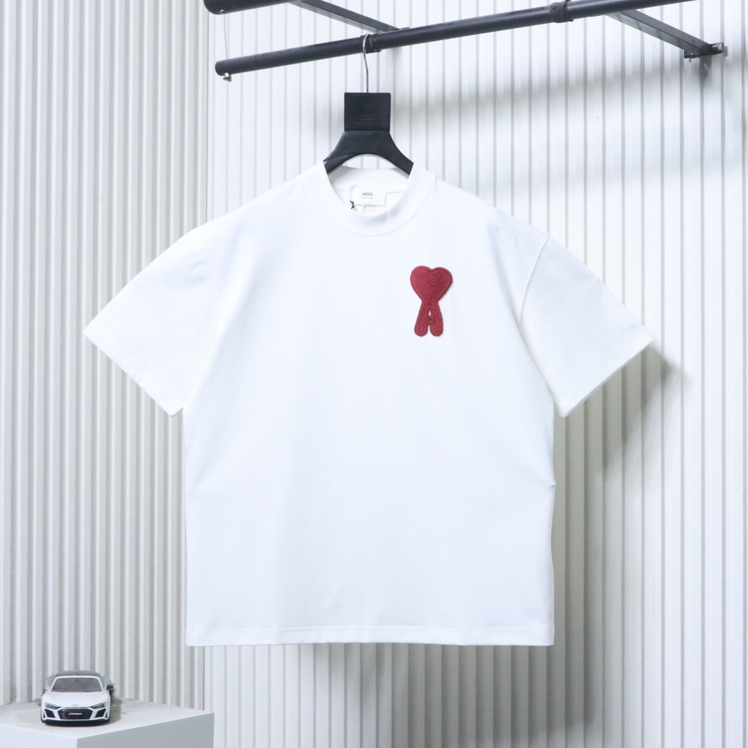 AMI Minimalist Style Short-Sleeve T-Shirt