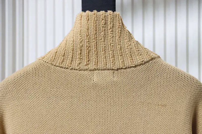 Neckline