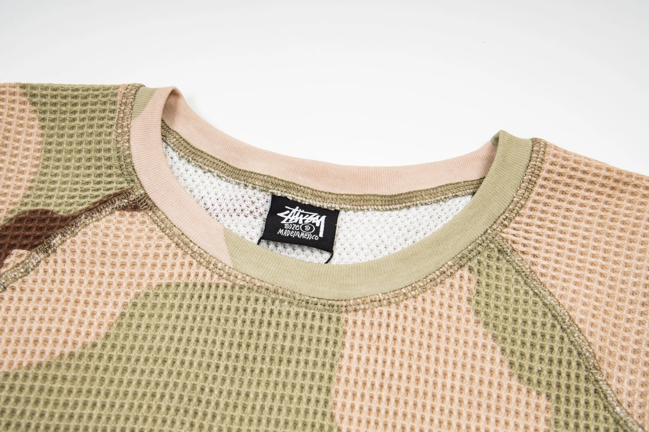 Neckline