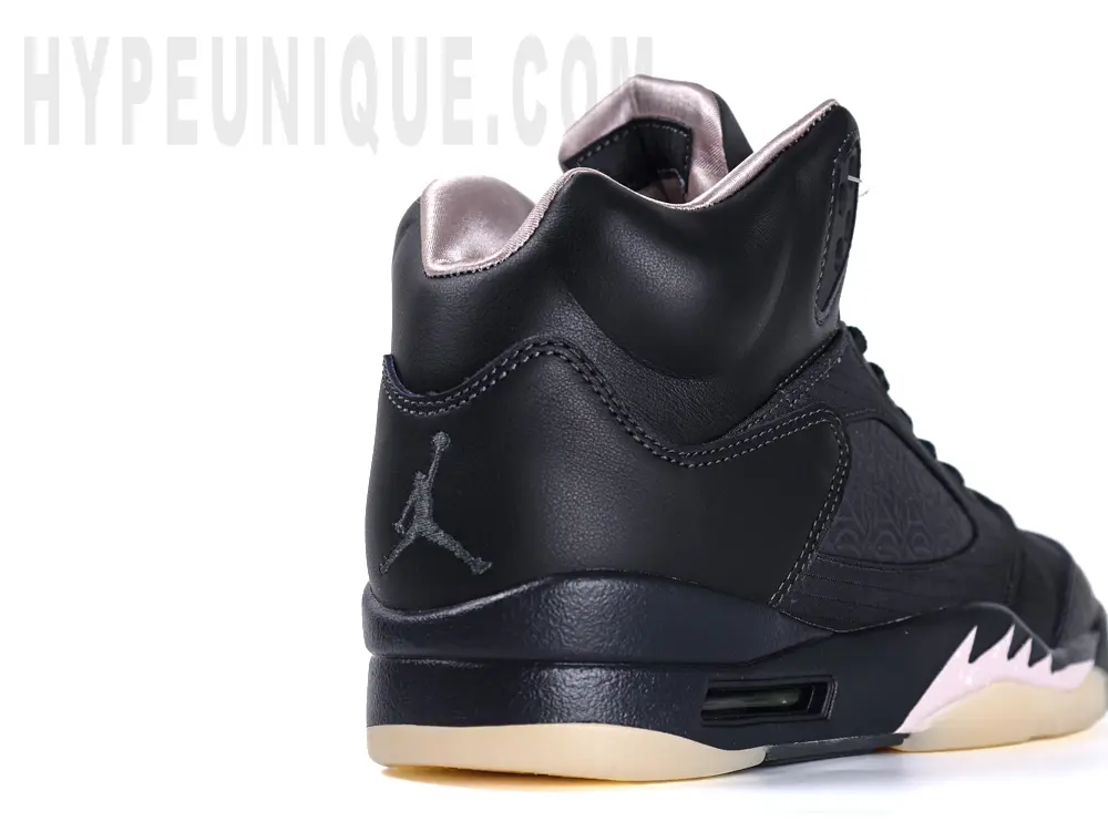 Rear-right view of the left shoe of the Jordan 5 Retro PSG Paris Saint-Germain ‘Off Noir’.