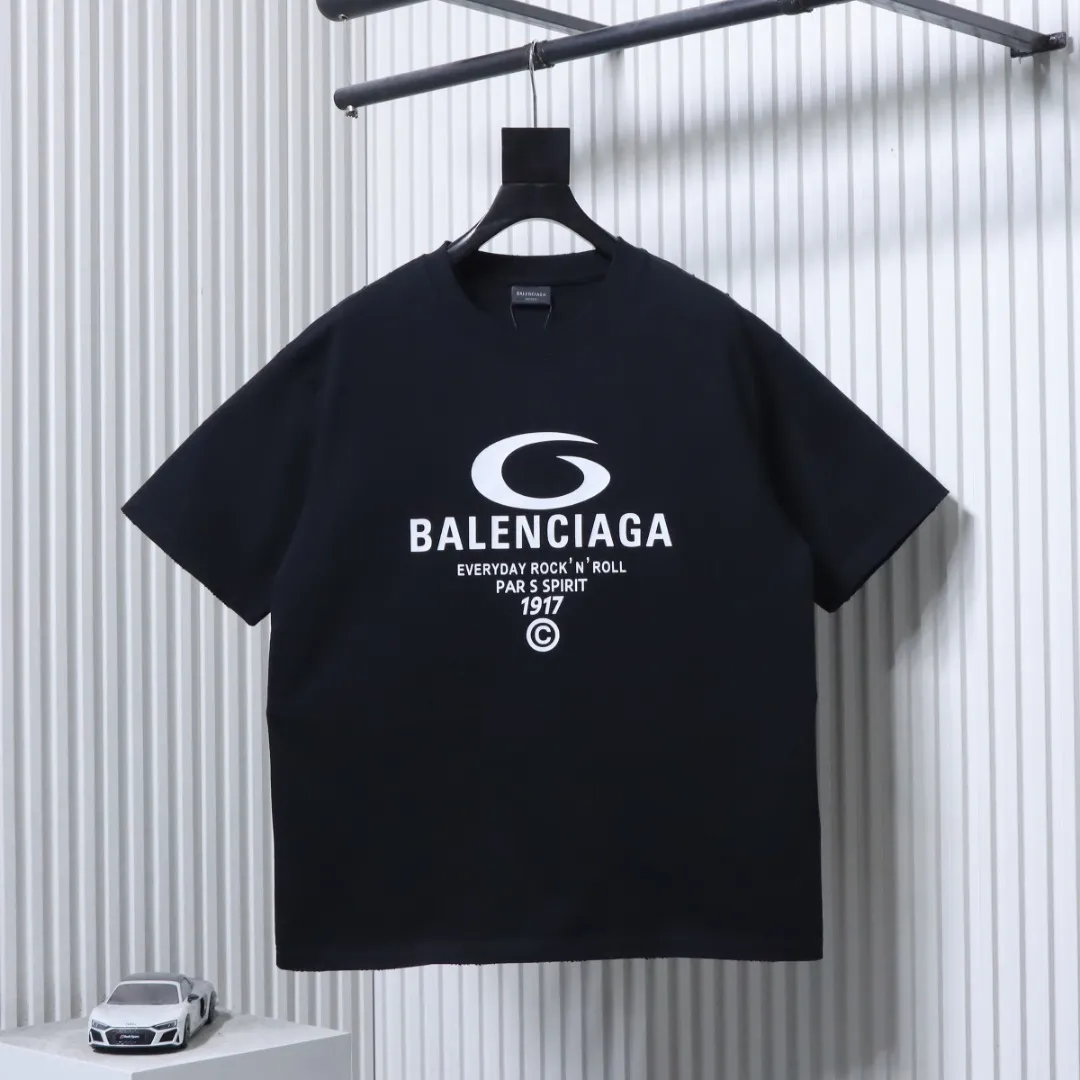 BLCG Circular Letter Print Ripped T-Shirt Color Black
