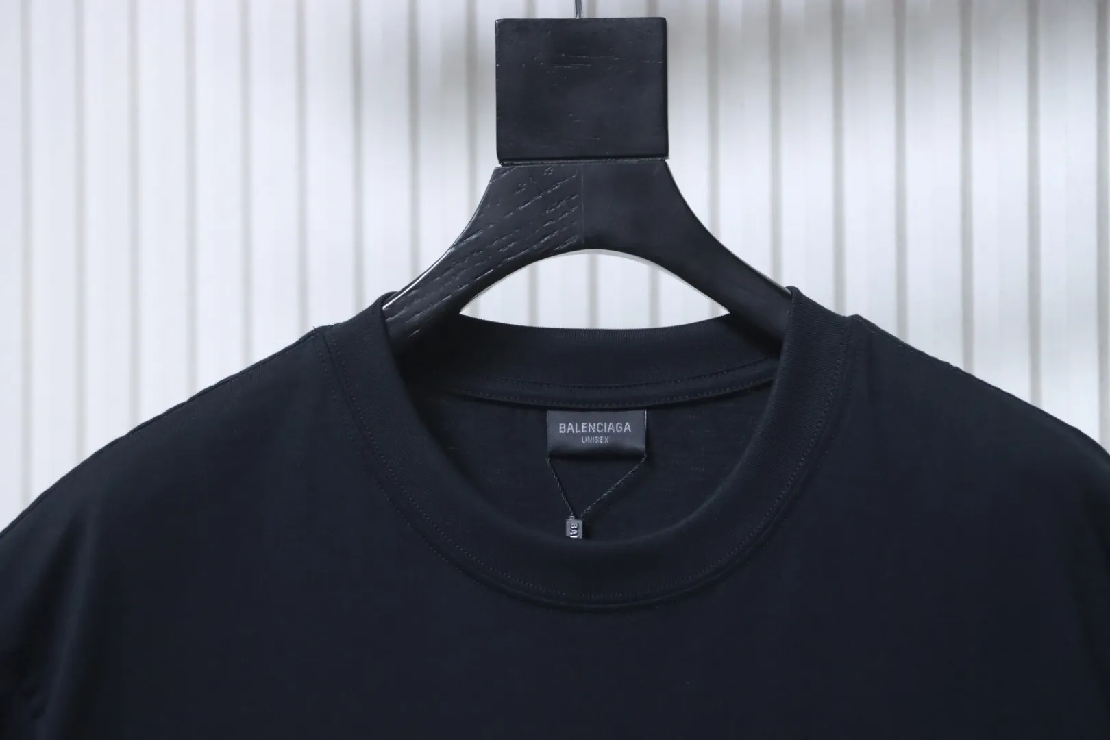 Neckline