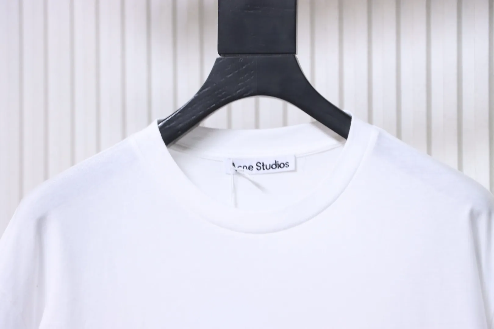 Neckline
