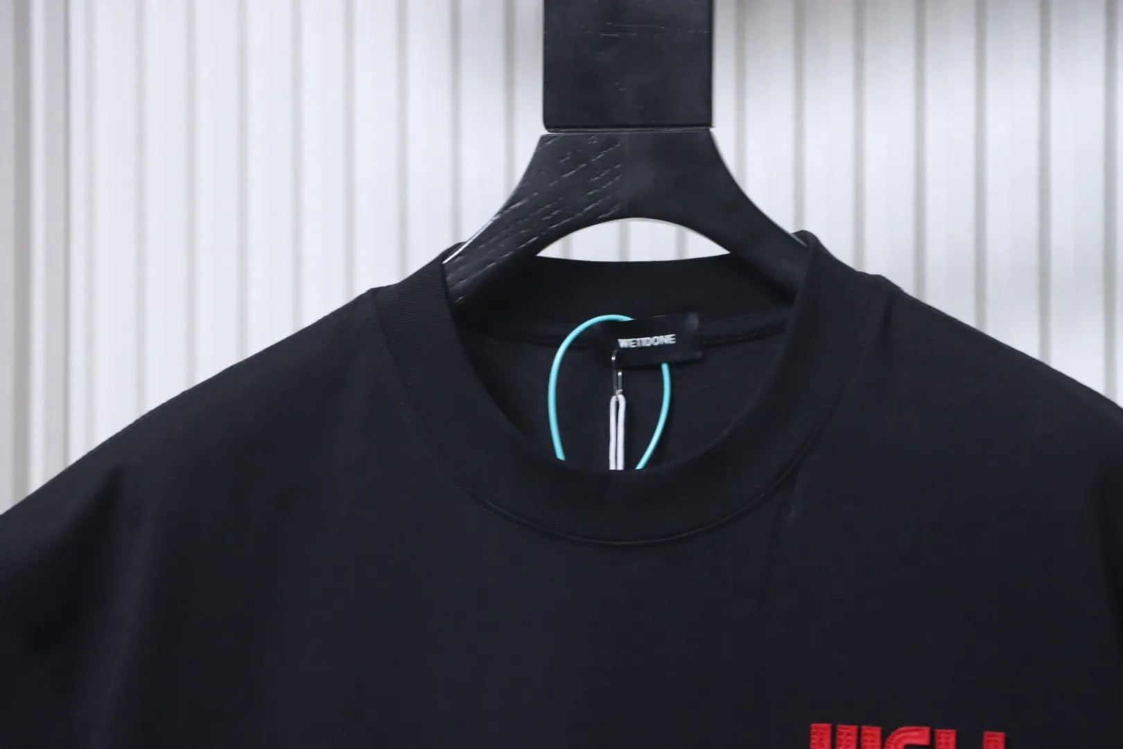 Neckline
