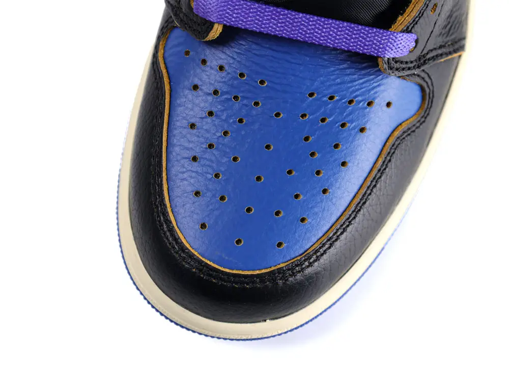 the blue toe and black