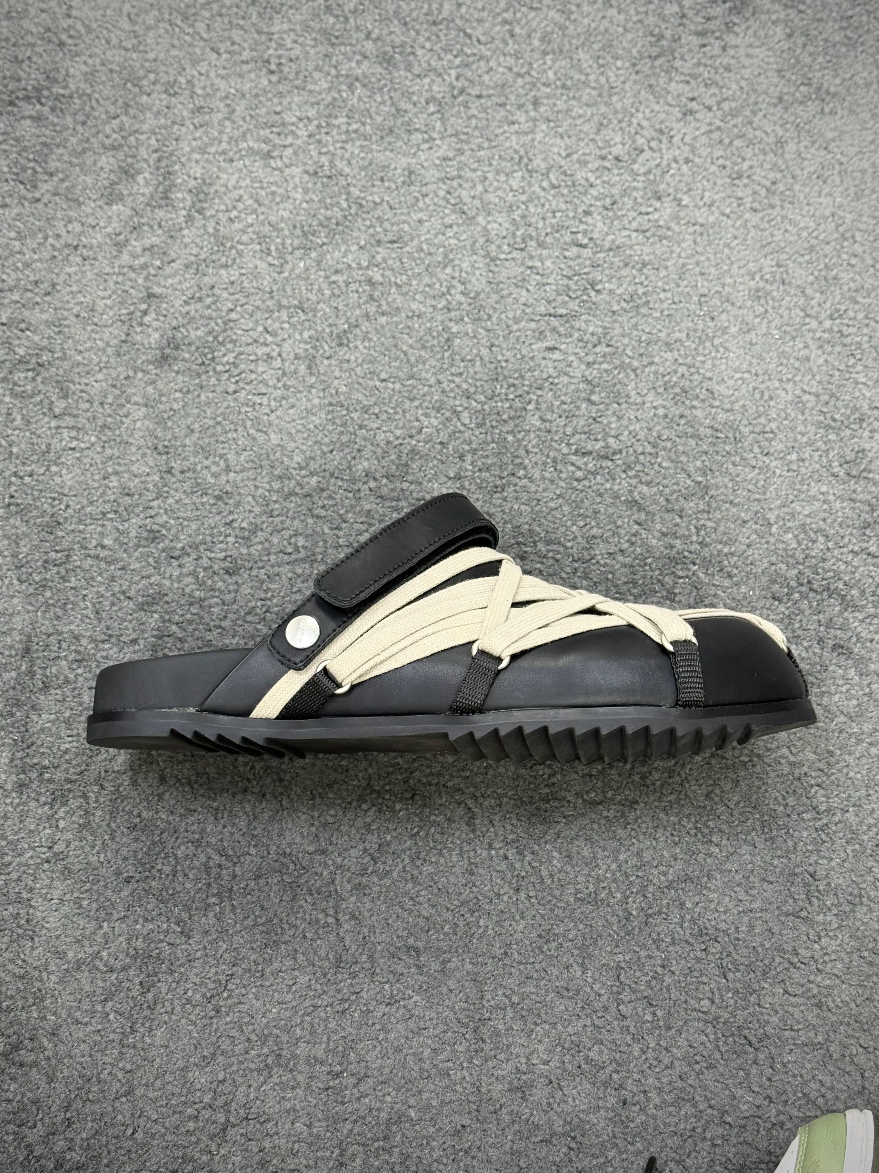 R 0wens Hollywood Strap Spartan Geth Slide Sandals Black Milk Right Side View