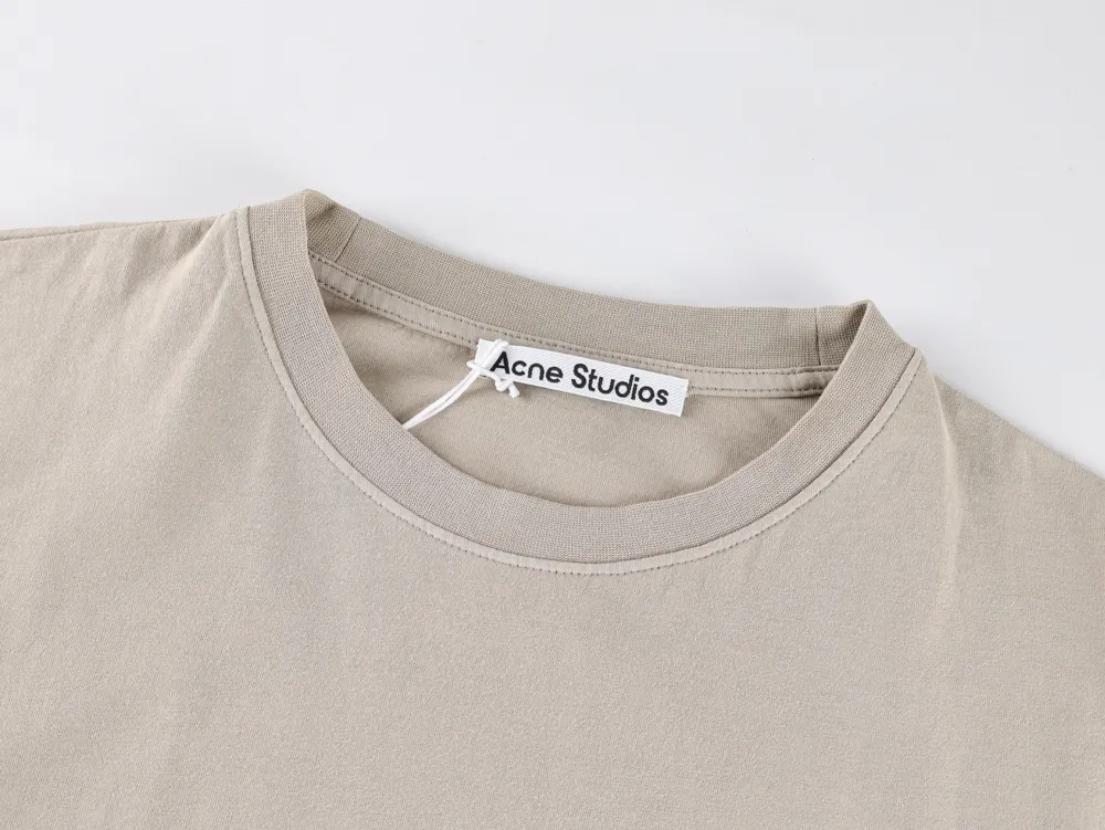 Neckline