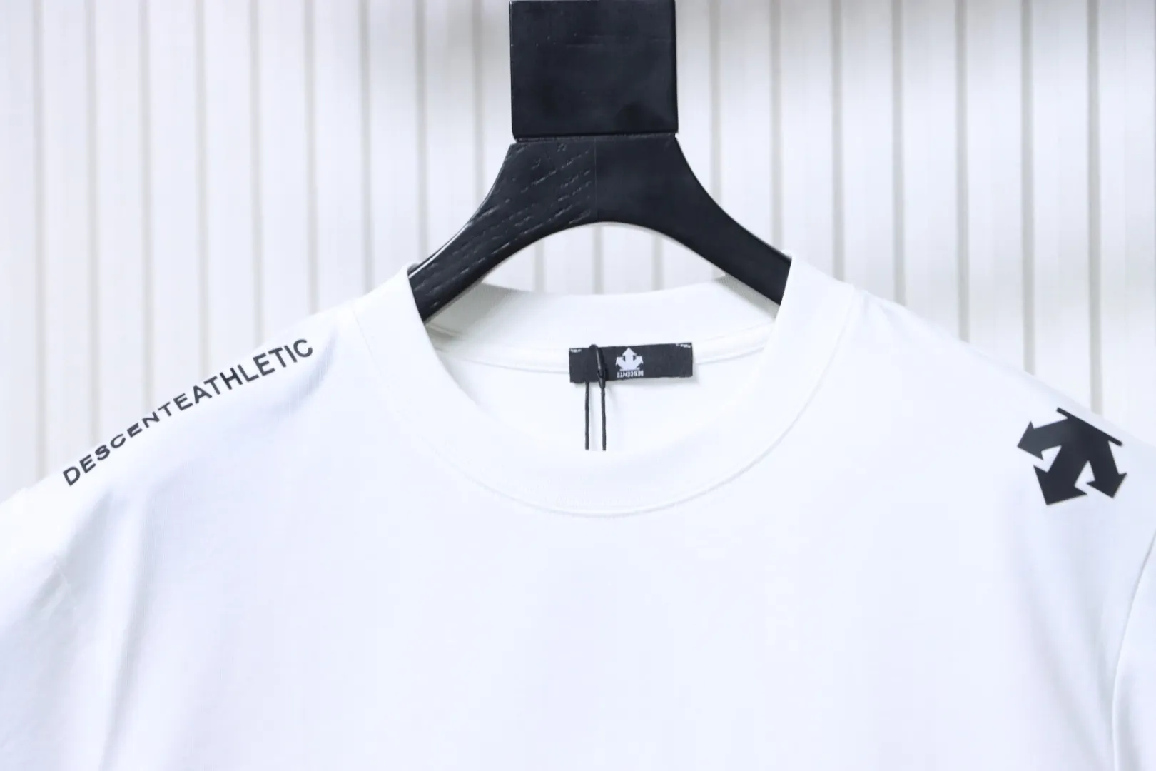 Neckline