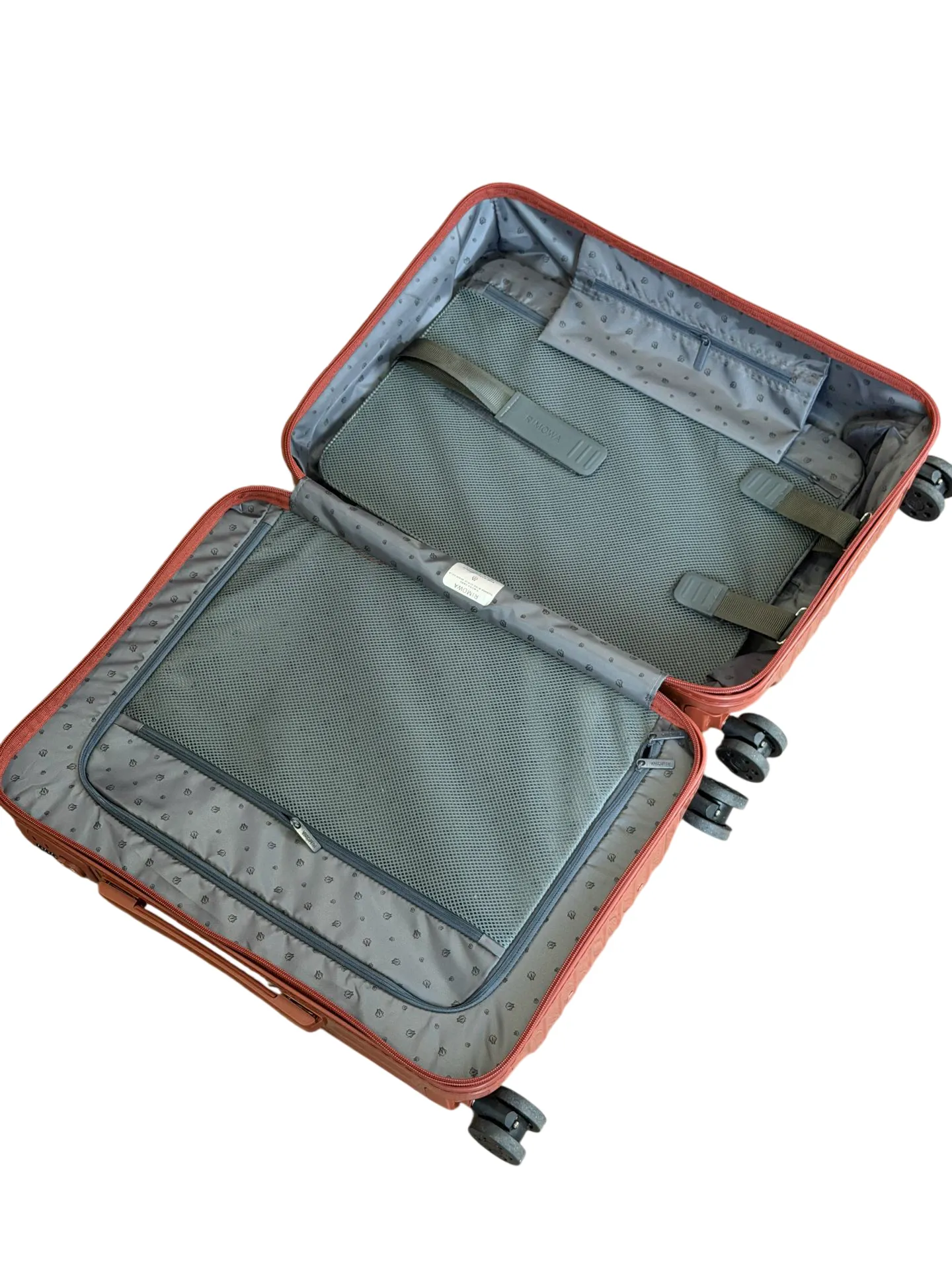 Essential Sleeve suitcase interior