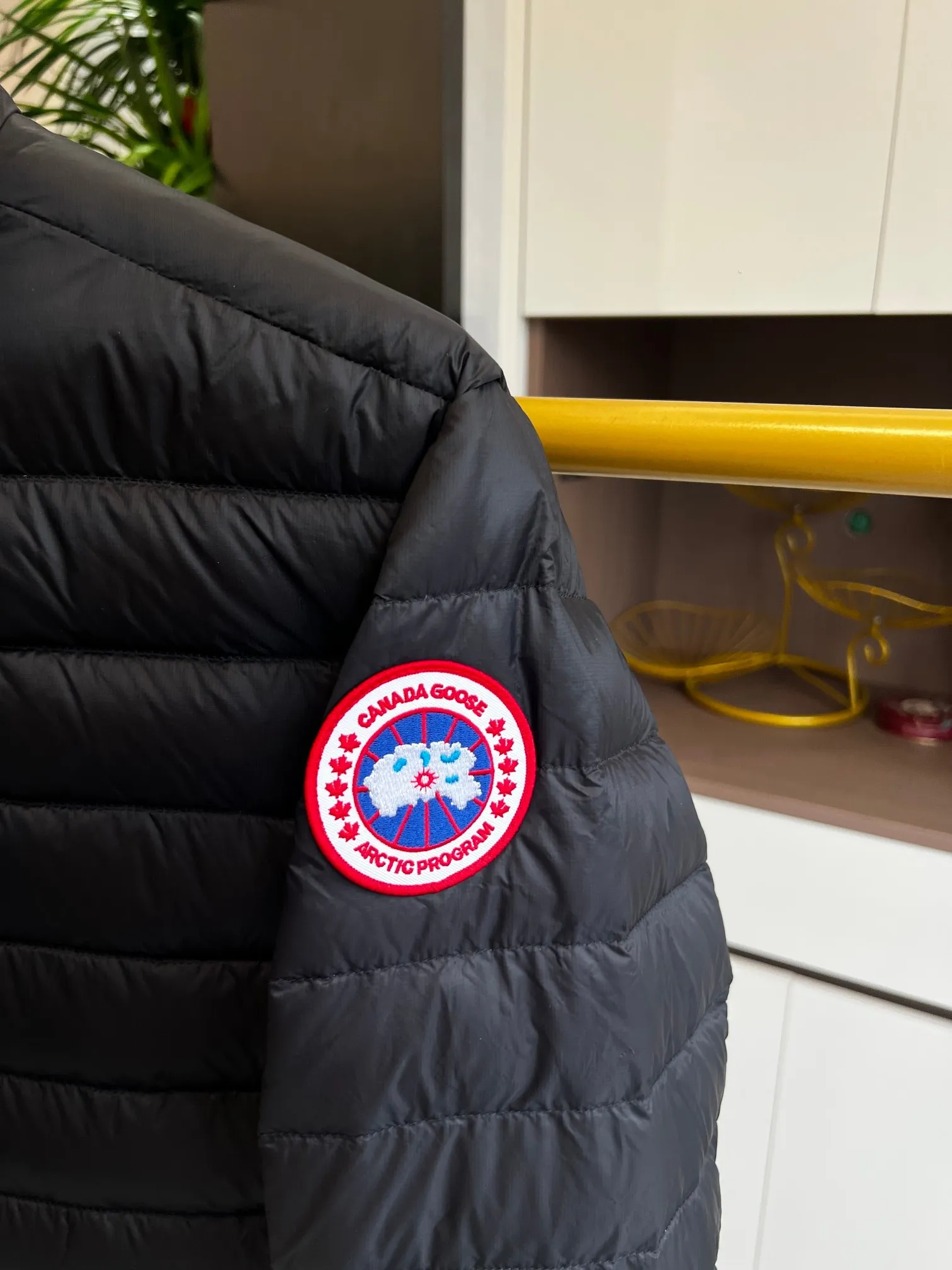Shoulder Red Logo