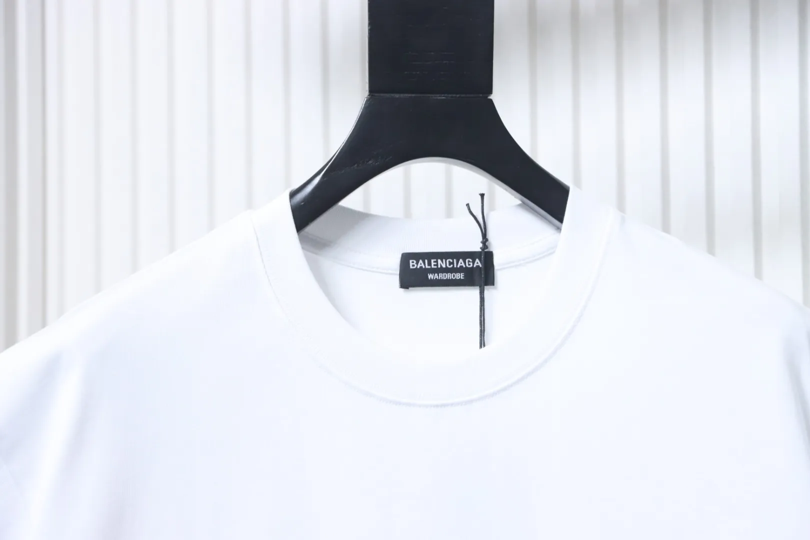 Neckline
