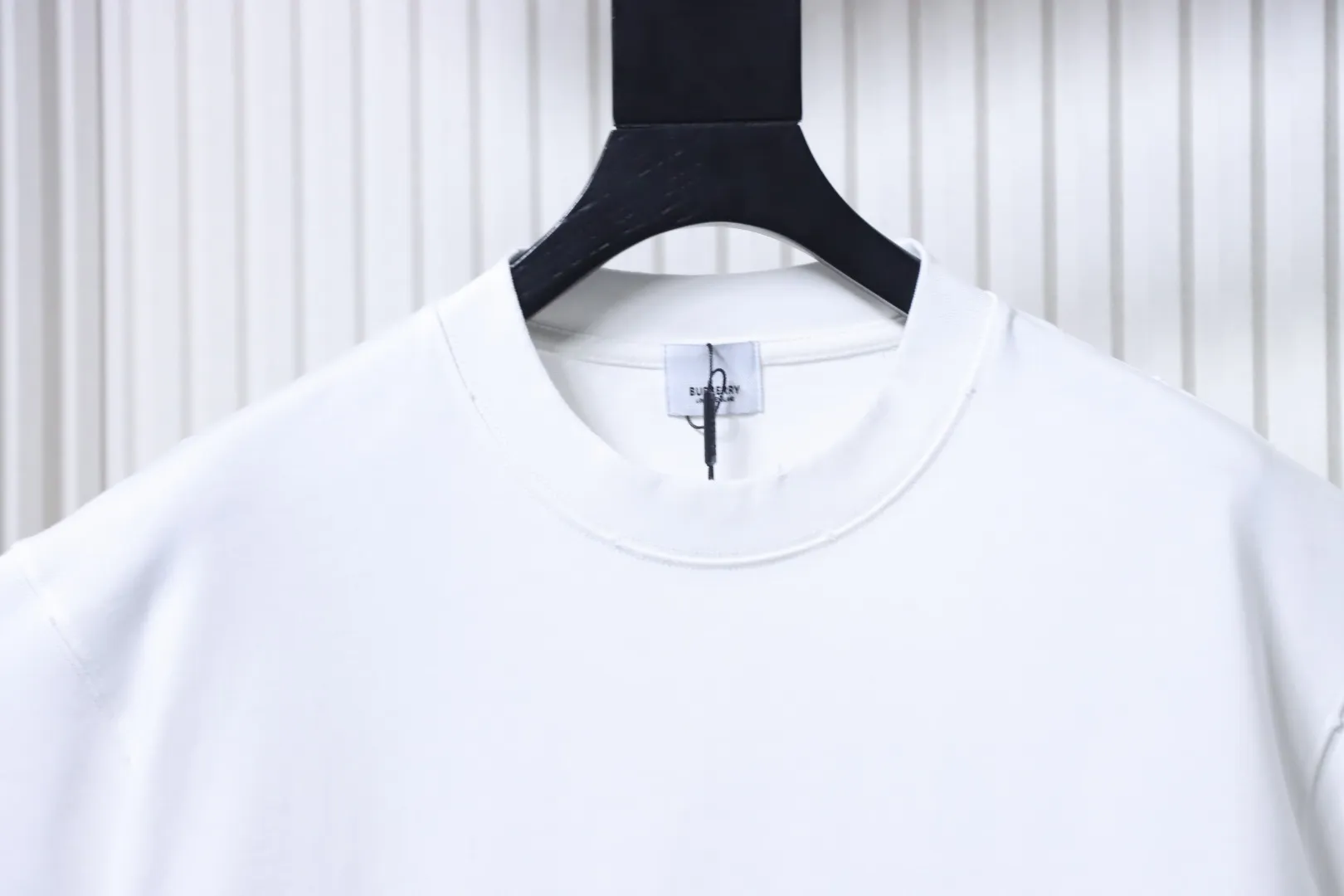 Neckline