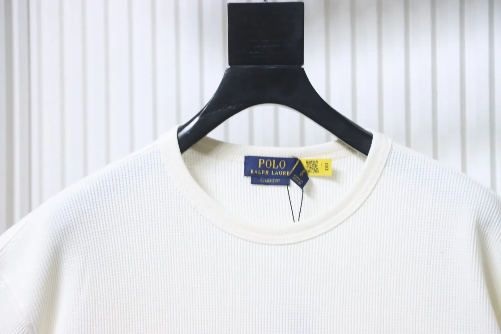 Neckline
