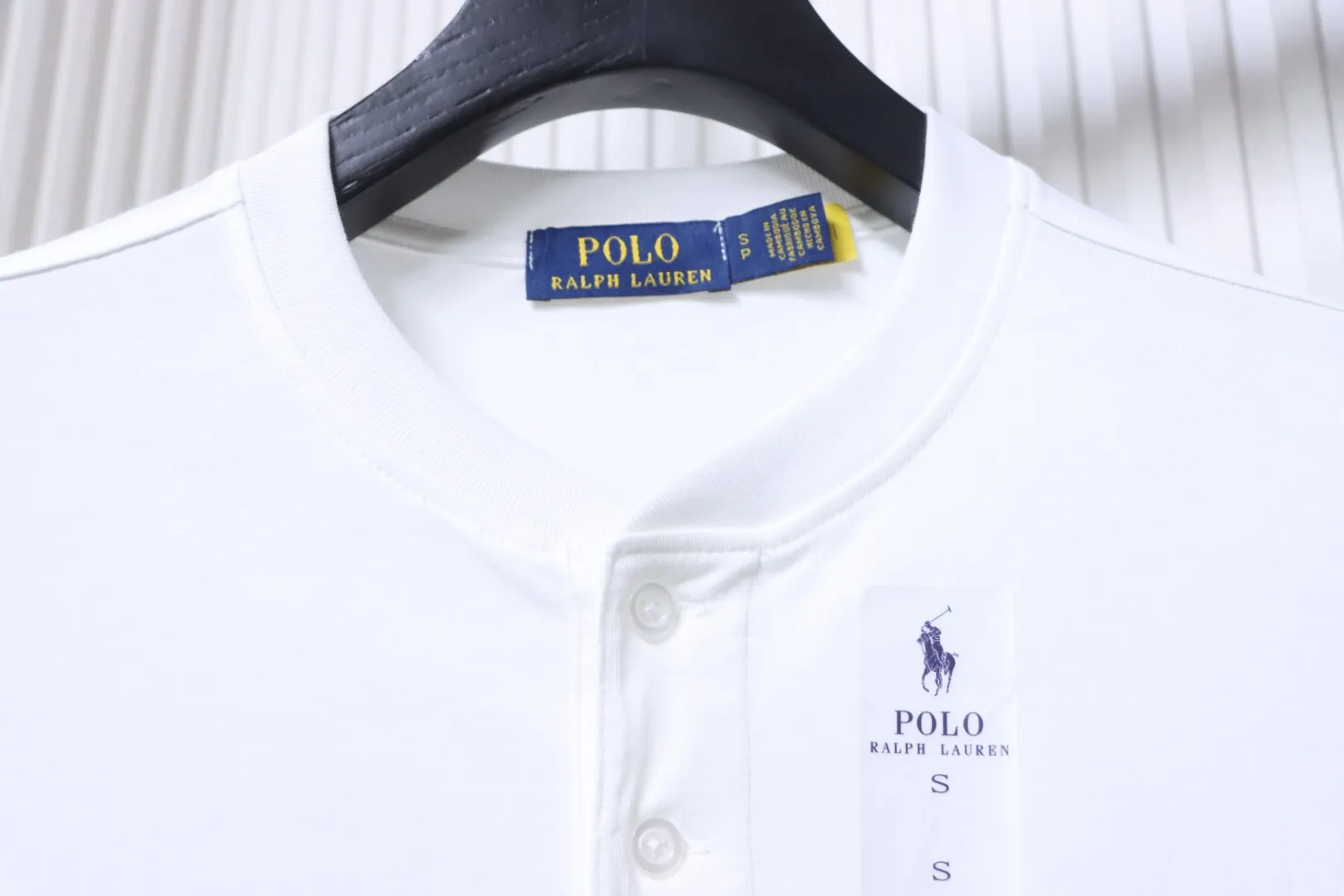 Collar Detail