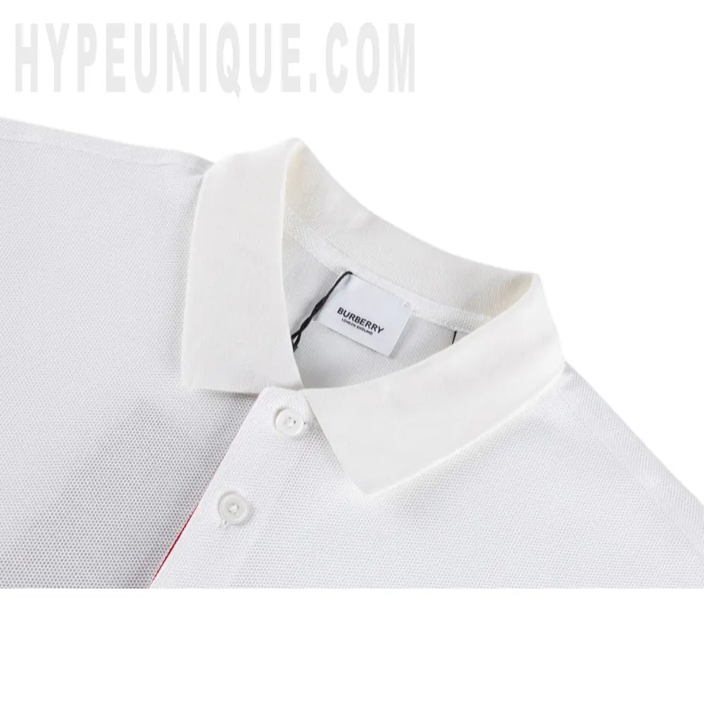 Close-up of the collar detail
