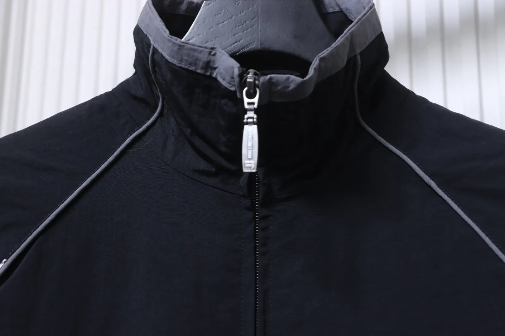 Collar Detail