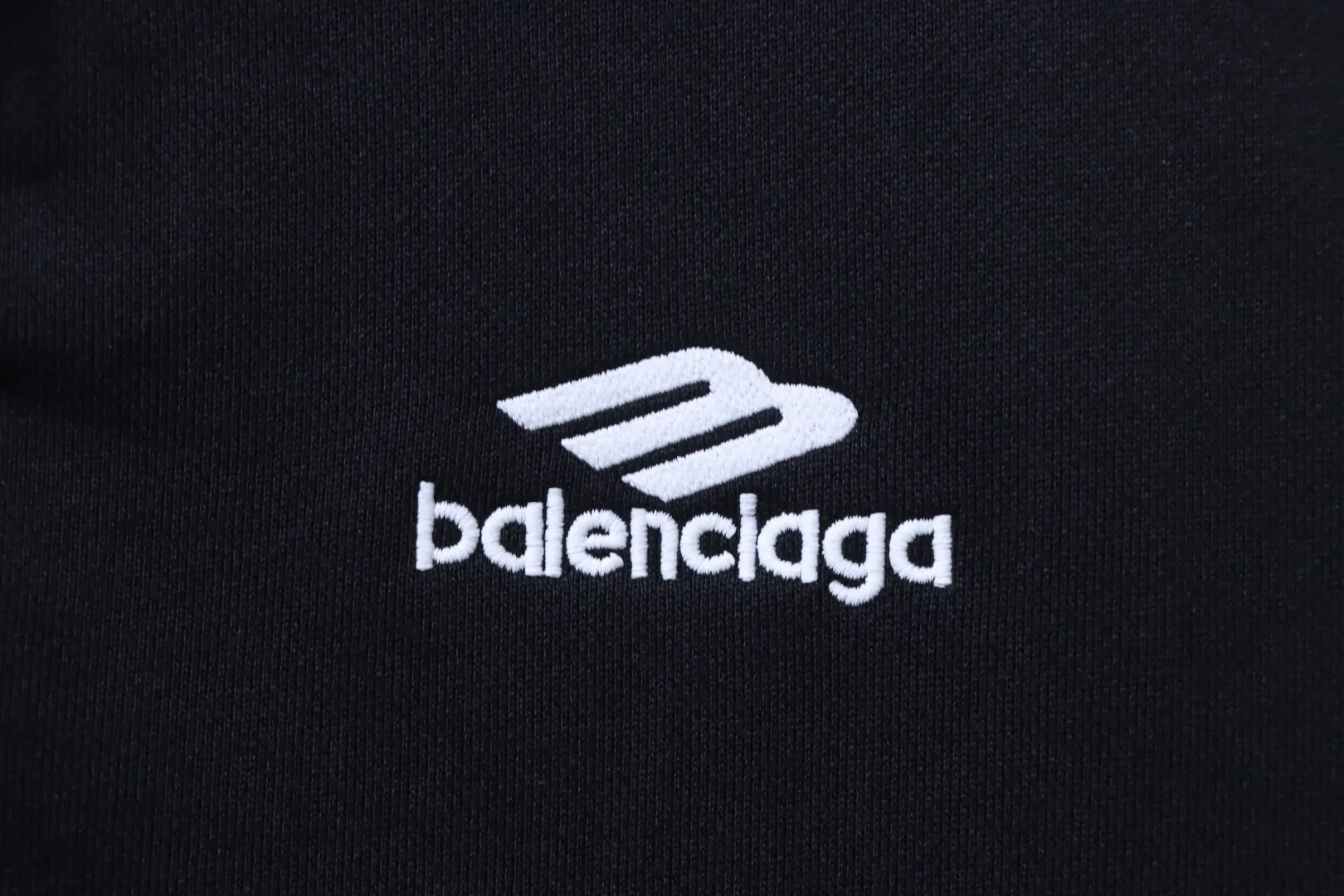 Logo Embroided Detail