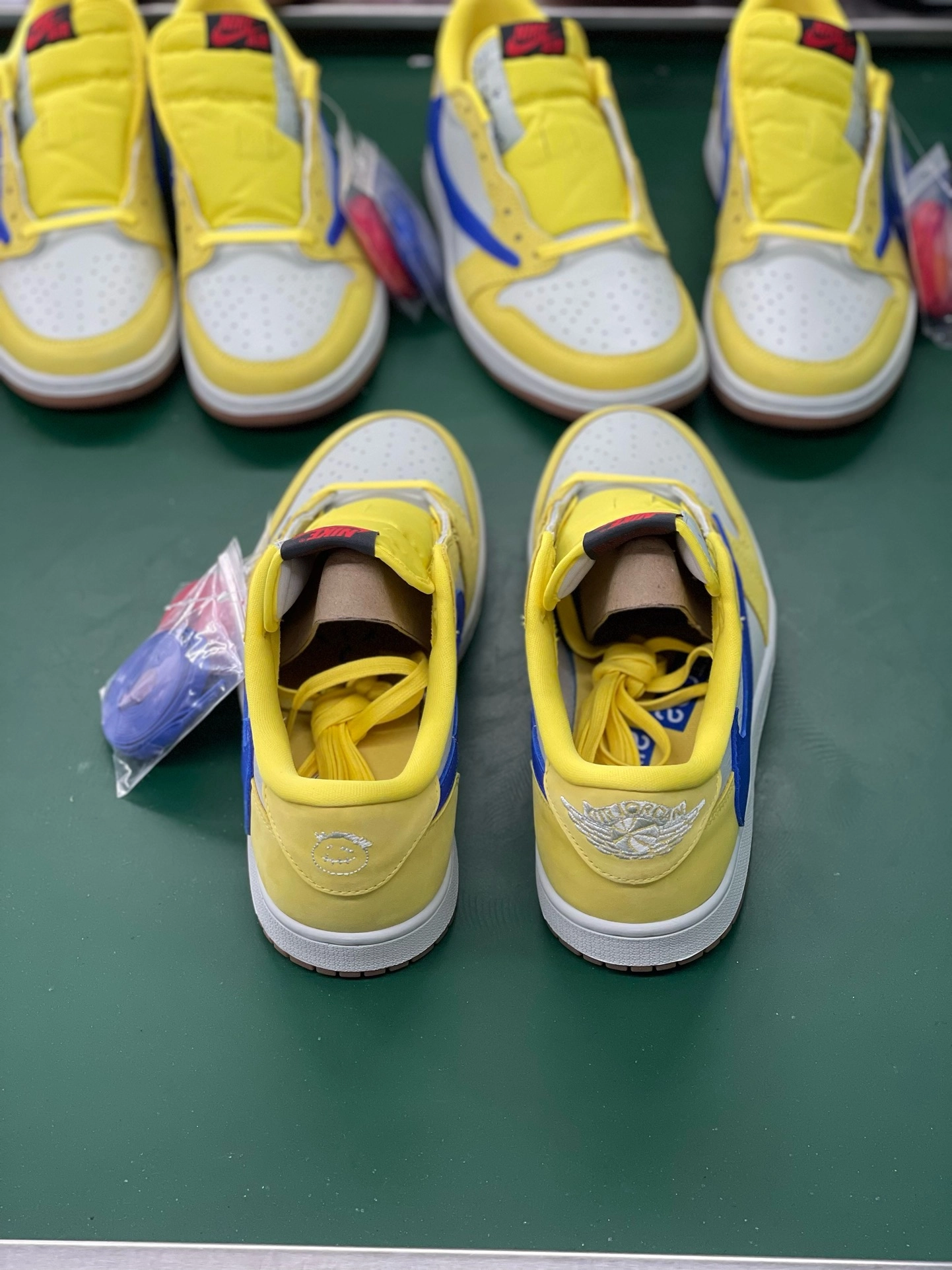 Travis Scott Air Jordan 1 Canary Low [Sale Version]